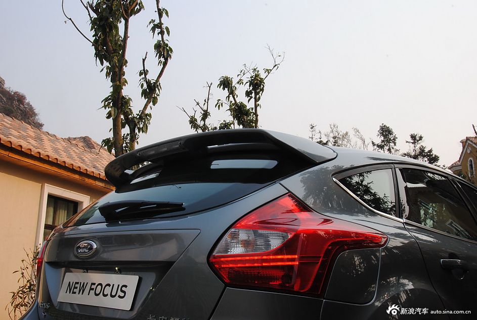 2012款福克斯两厢外观及细节