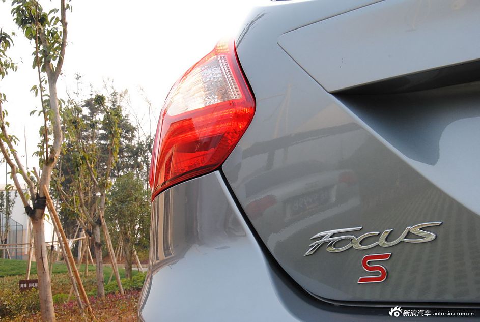 2012款福克斯两厢外观及细节