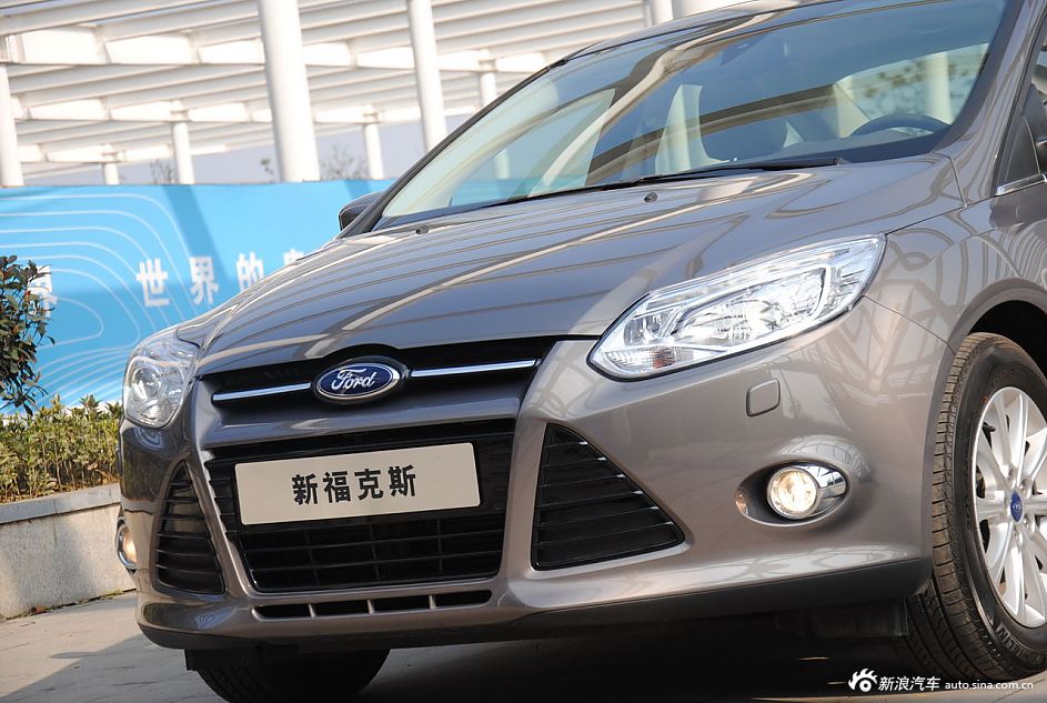 2012款福克斯三厢外观及细节