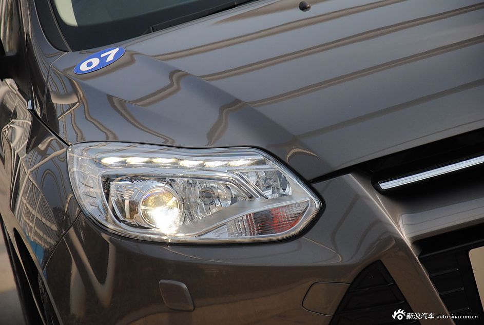 2012款福克斯三厢外观及细节