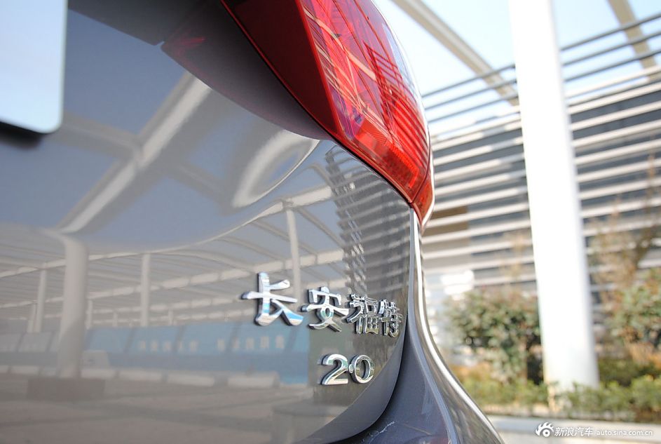 2012款福克斯三厢外观及细节