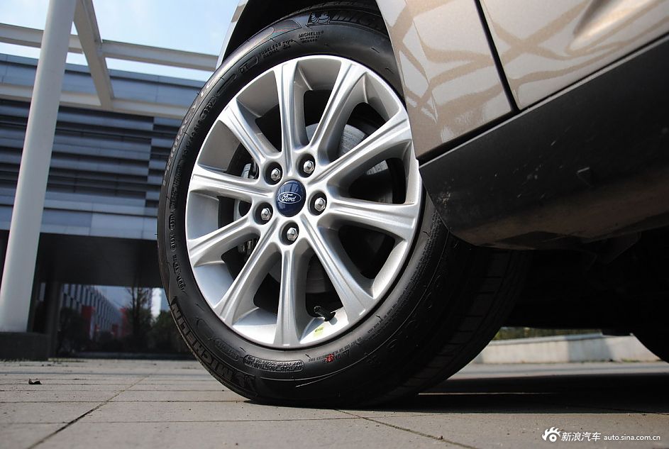 2012款福克斯三厢外观及细节