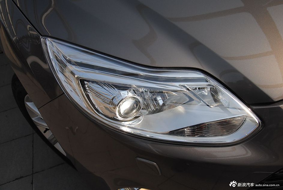 2012款福克斯三厢外观及细节