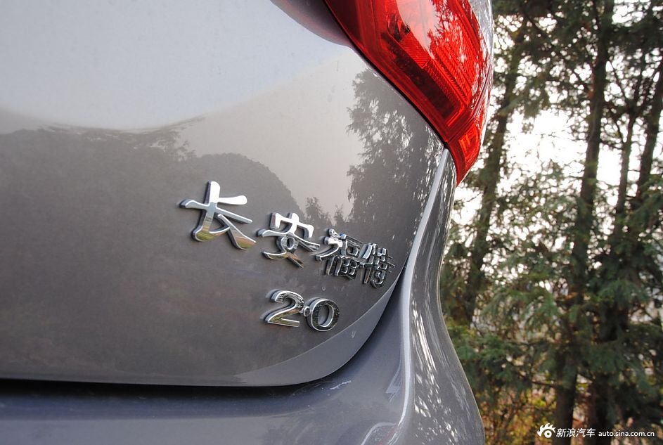 2012款福克斯三厢外观及细节