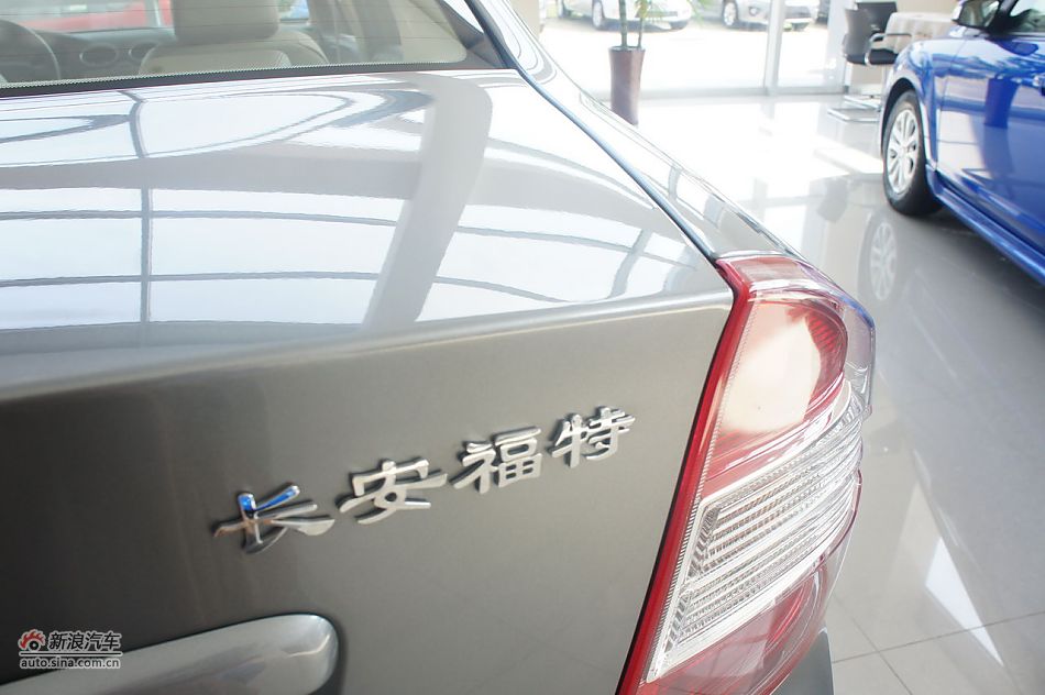 2011款福克斯三厢1.8自动时尚型外观及细节