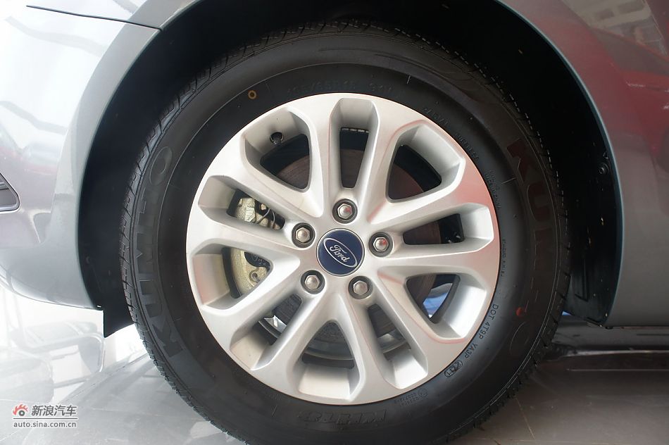 2011款福克斯三厢1.8自动时尚型外观及细节