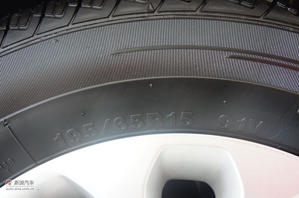 2011款福克斯三厢1.8自动时尚型外观及细节