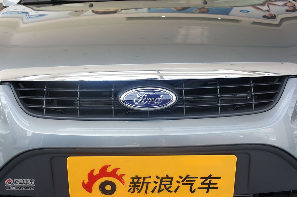 2011款福克斯三厢1.8自动时尚型外观及细节