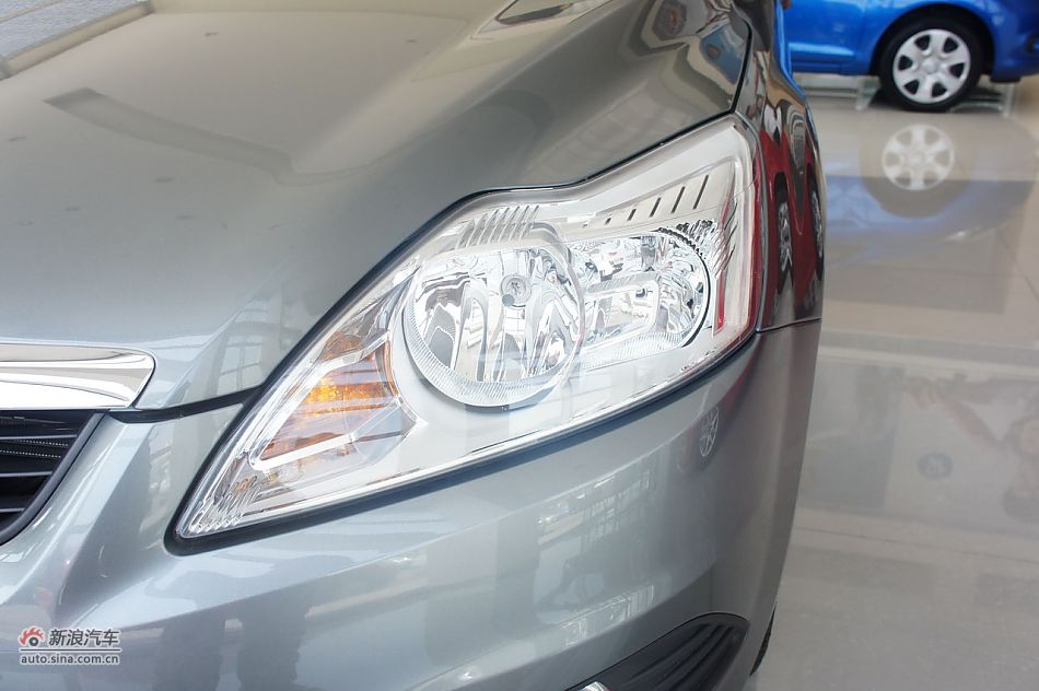 2011款福克斯三厢1.8自动时尚型外观及细节