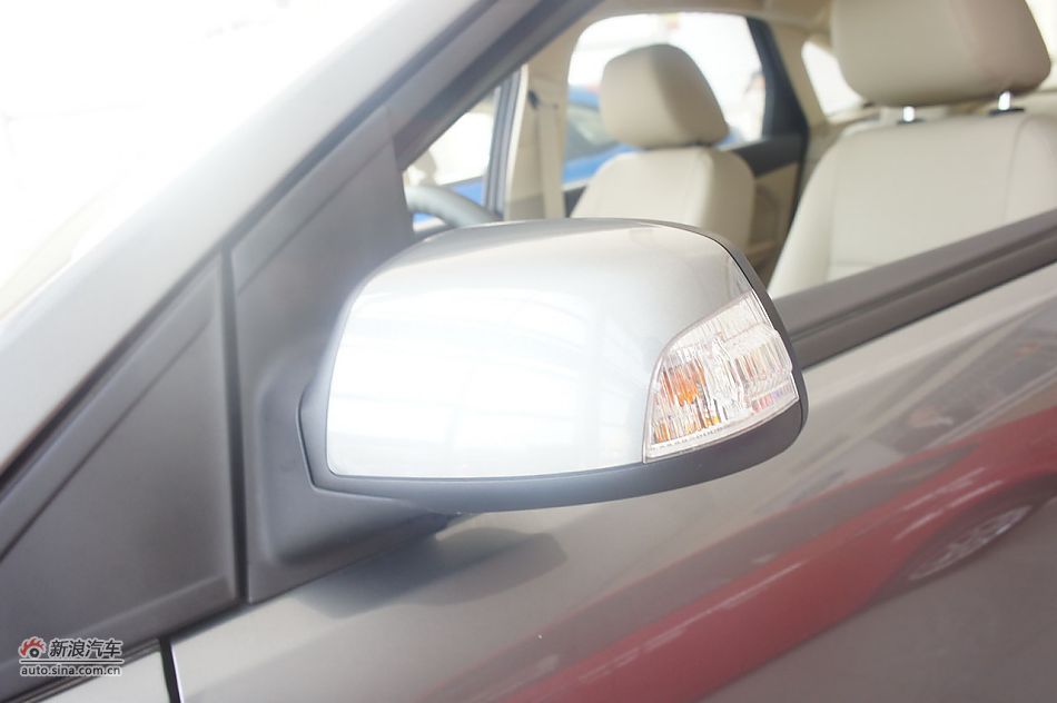 2011款福克斯三厢1.8自动时尚型外观及细节