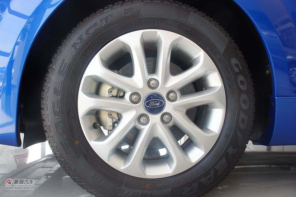 2011款福克斯两厢1.8自动时尚型外观及细节