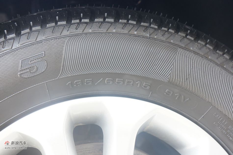 2011款福克斯两厢1.8自动时尚型外观及细节