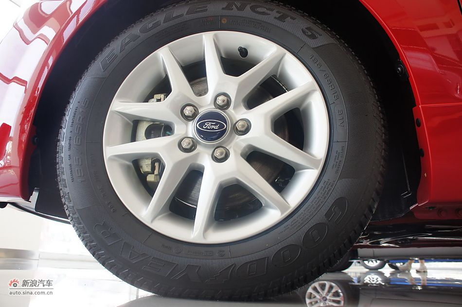 2011款福克斯两厢1.8手动舒适型外观及细节