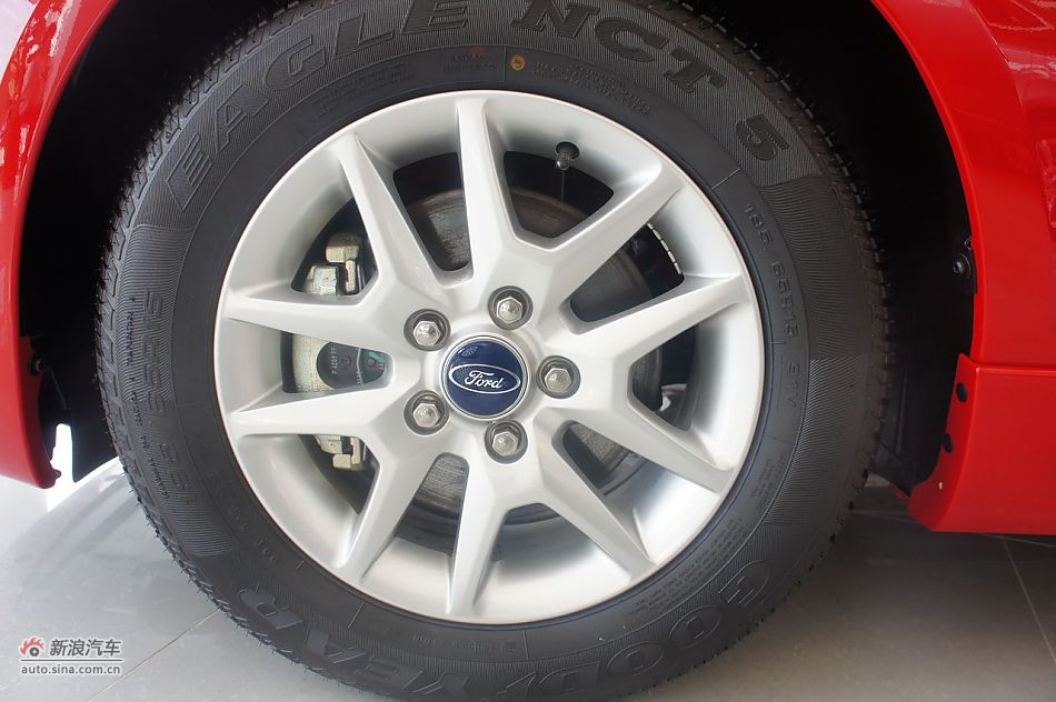 2011款福克斯两厢1.8手动舒适型外观及细节