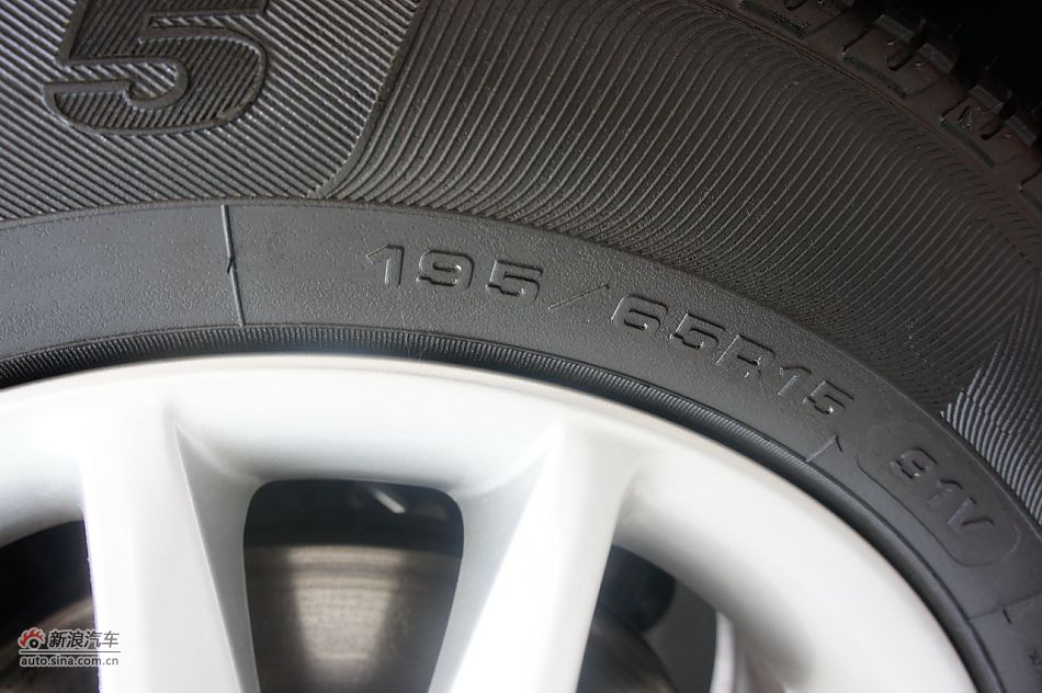 2011款福克斯两厢1.8手动舒适型外观及细节