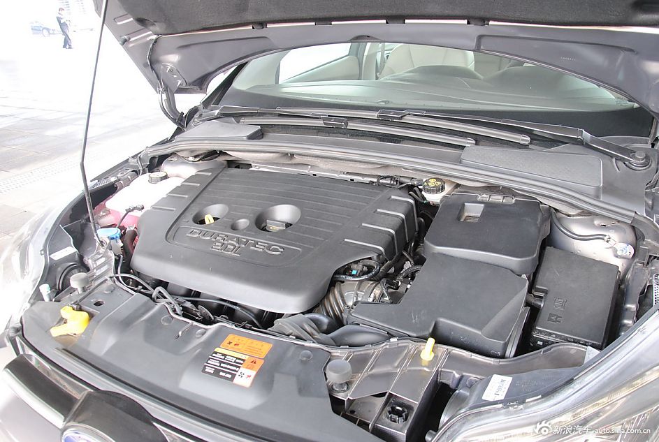 2012款福克斯三厢2.0升发动机