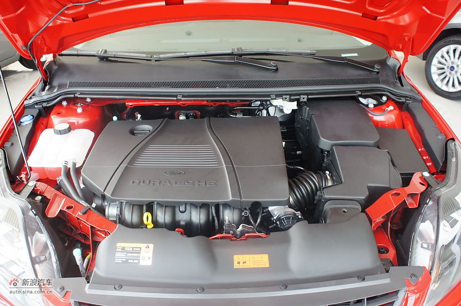 2011款福克斯两厢1.8手动舒适型发动机舱