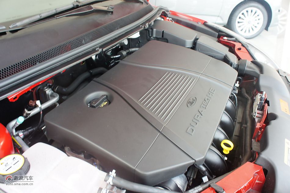 2011款福克斯两厢1.8手动舒适型发动机舱