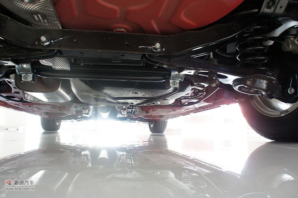 2011款福克斯两厢1.8手动舒适型底盘