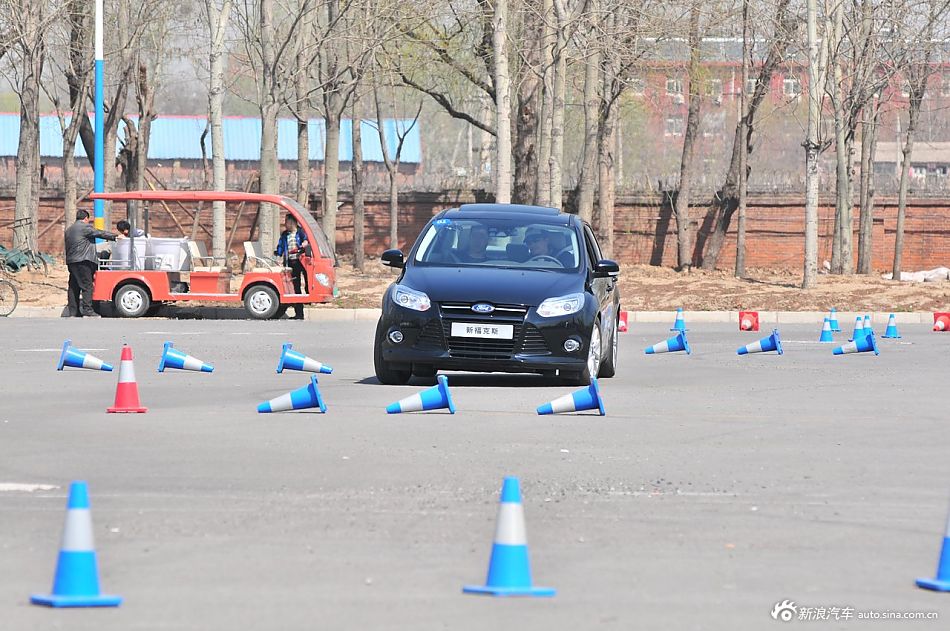 2012款福特新福克斯