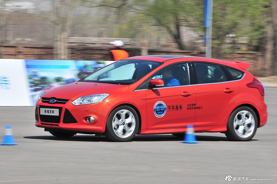 2012款福特新福克斯