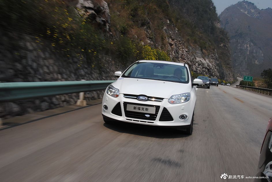 2012款福克斯三厢动态