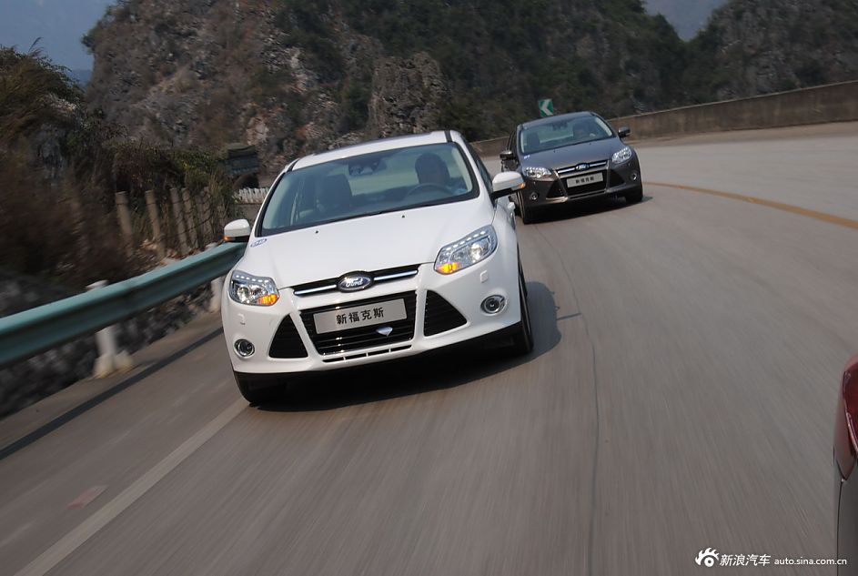 2012款福克斯三厢动态