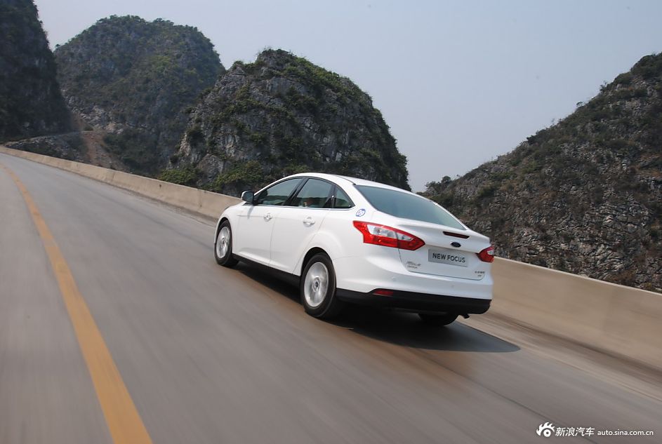 2012款福克斯三厢动态