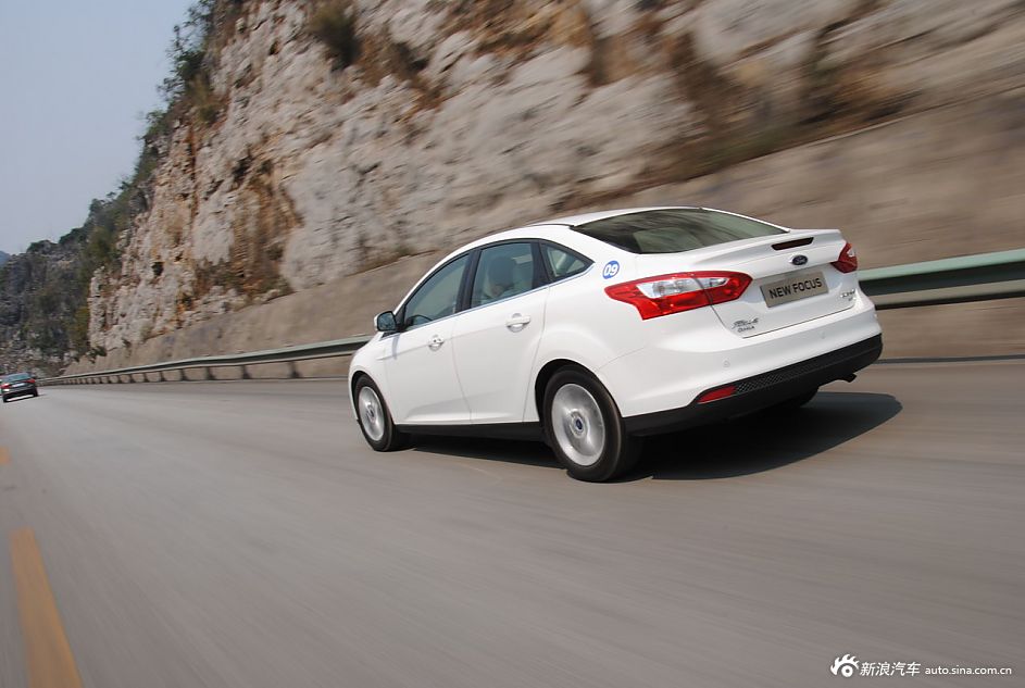 2012款福克斯三厢动态