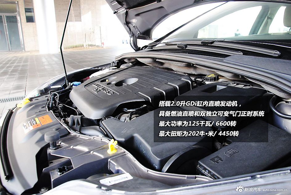 新浪汽车试驾全新福特福克斯