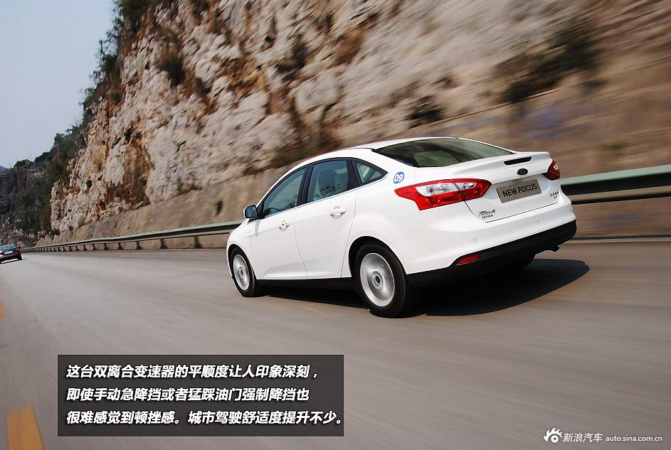 新浪汽车试驾全新福特福克斯