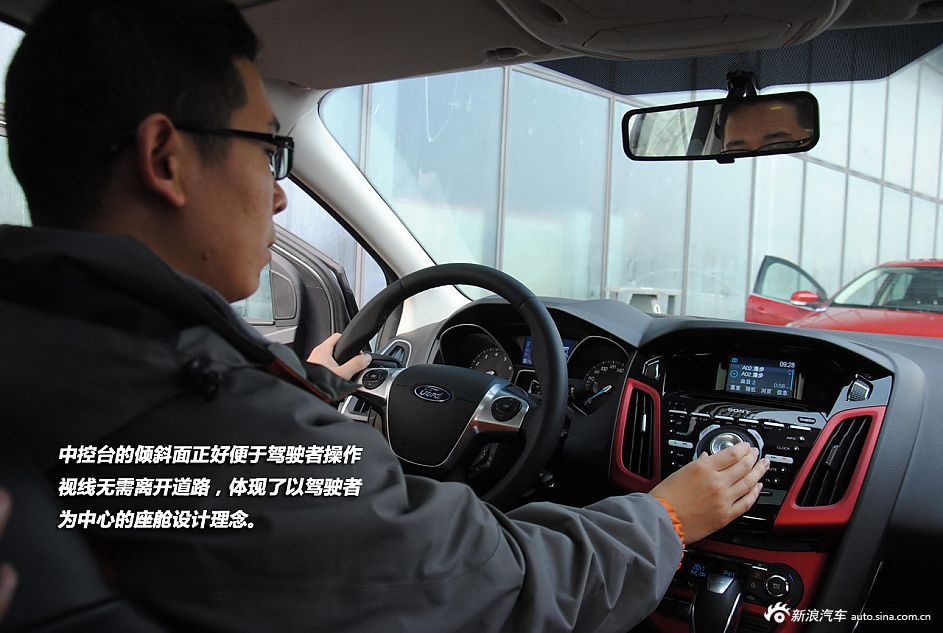 新浪汽车试驾全新福特福克斯