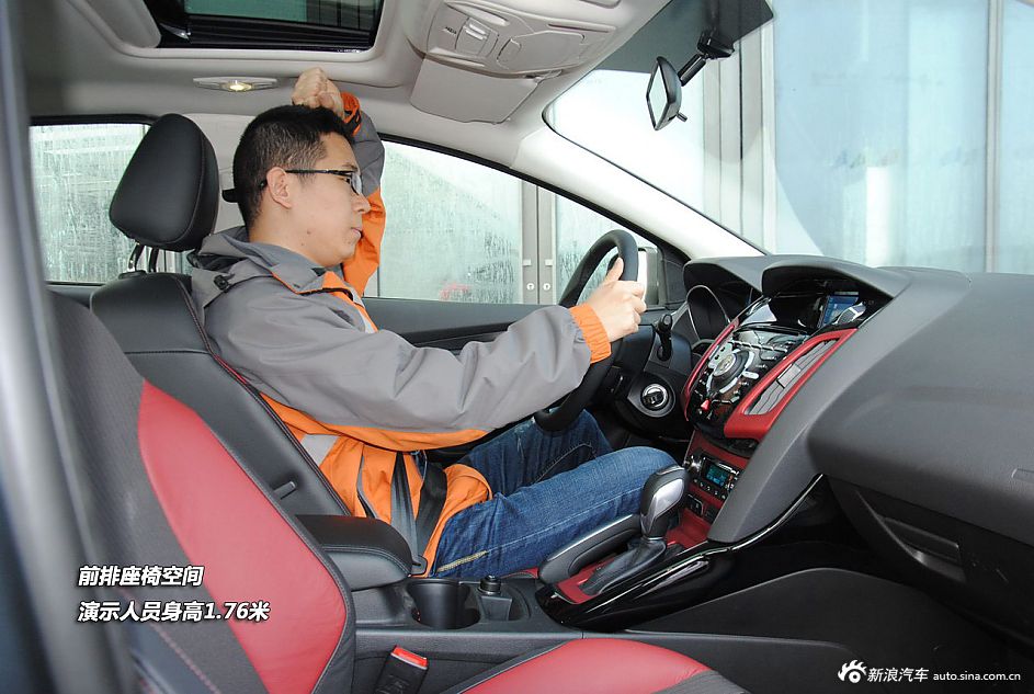 新浪汽车试驾全新福特福克斯