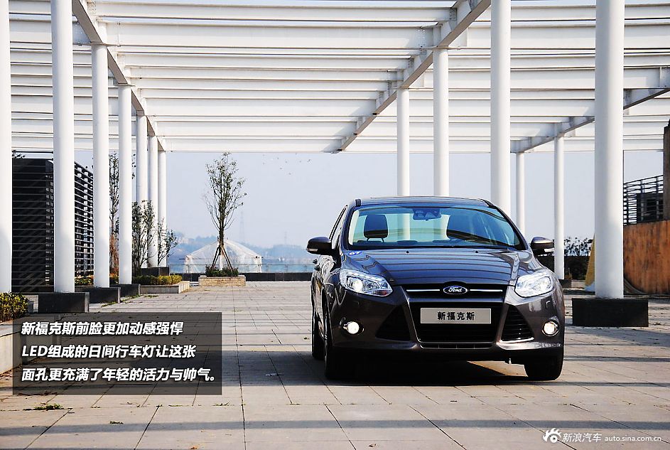新浪汽车试驾全新福特福克斯
