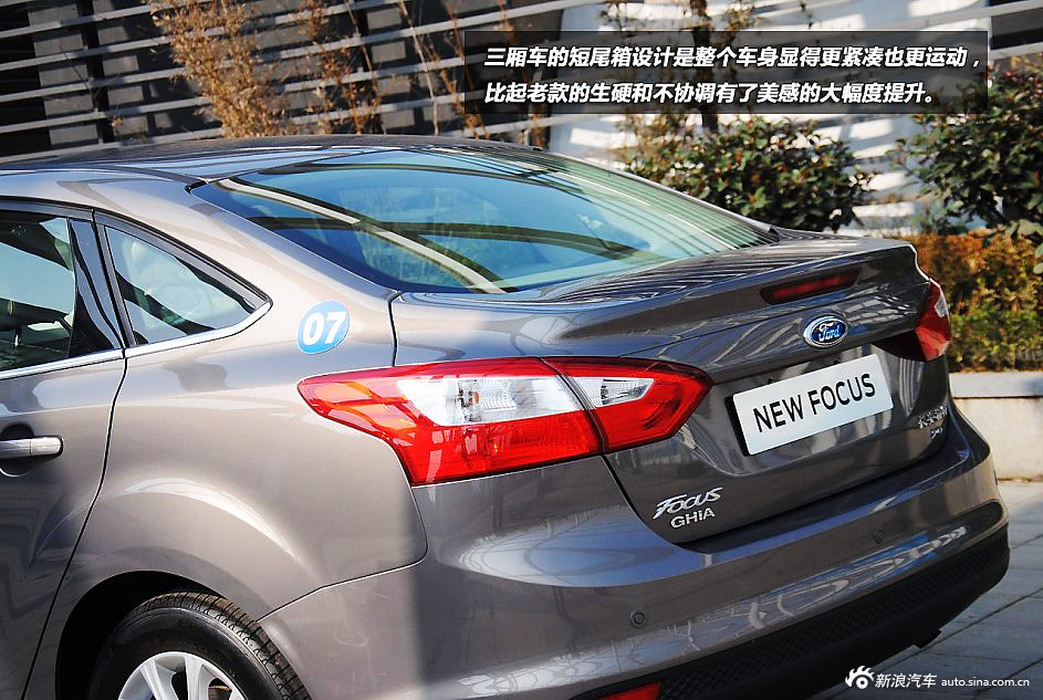新浪汽车试驾全新福特福克斯