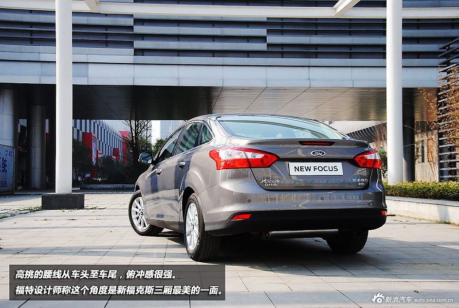 新浪汽车试驾全新福特福克斯