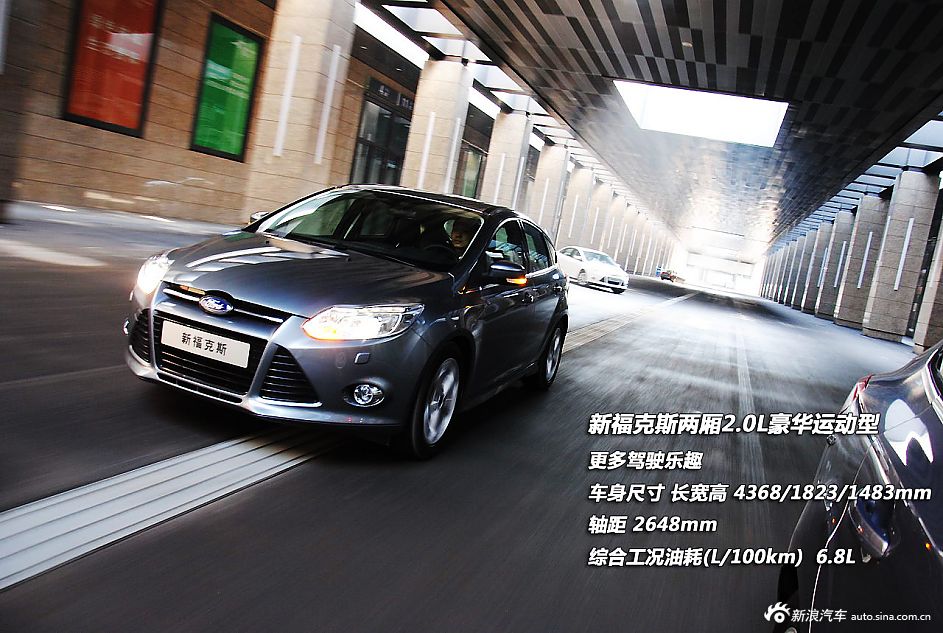 新浪汽车试驾全新福特福克斯