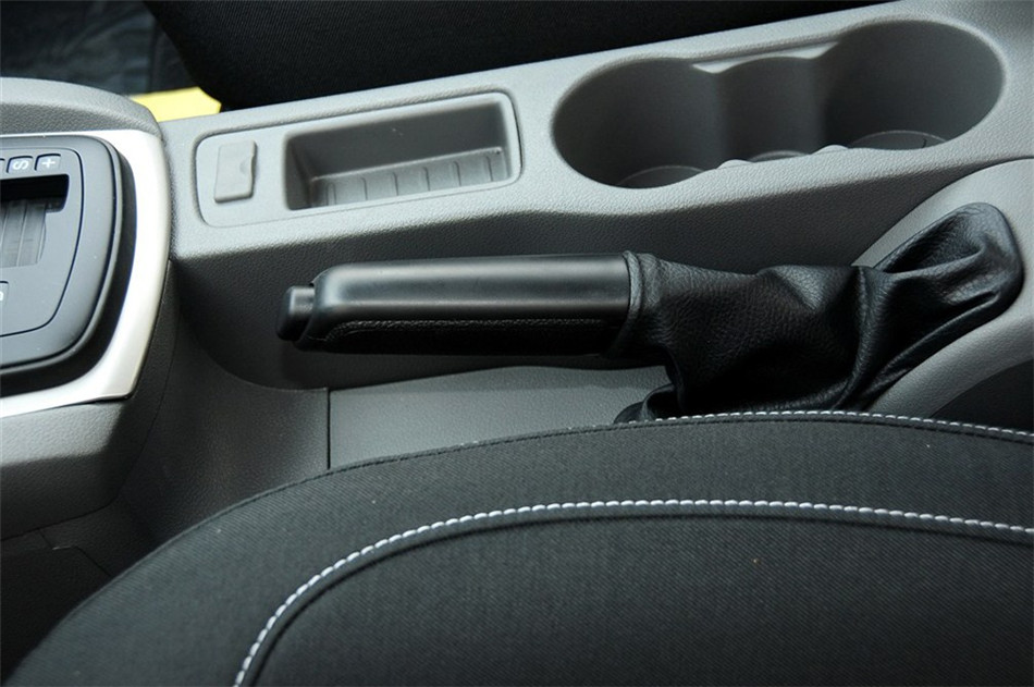 两厢 2013款 1.8L AT 基本型 内饰