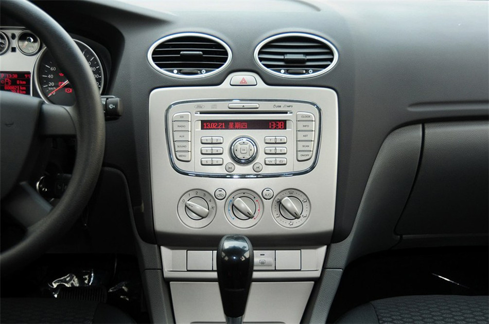 两厢 2013款 1.8L AT 基本型 内饰