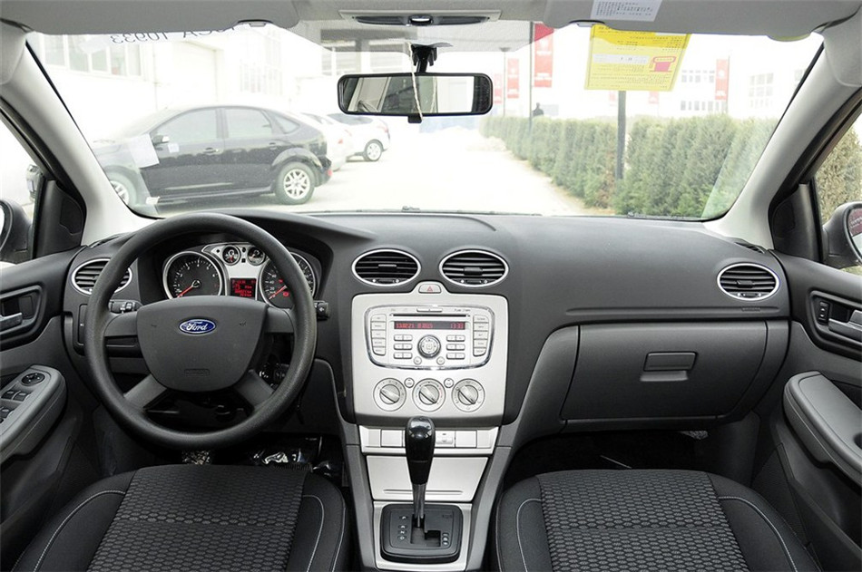 两厢 2013款 1.8L AT 基本型 内饰