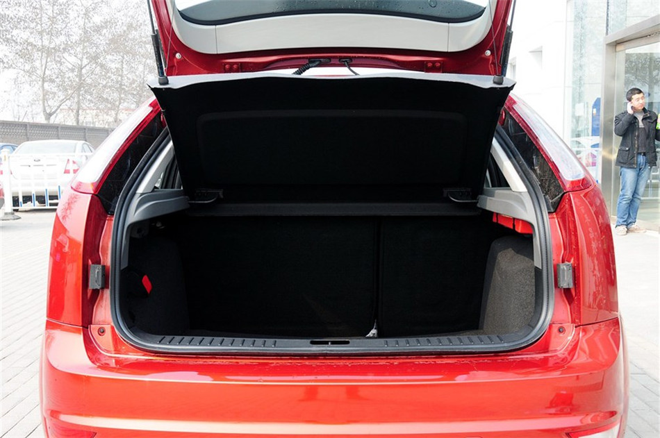 两厢 2013款 1.8L AT 基本型 座椅空间