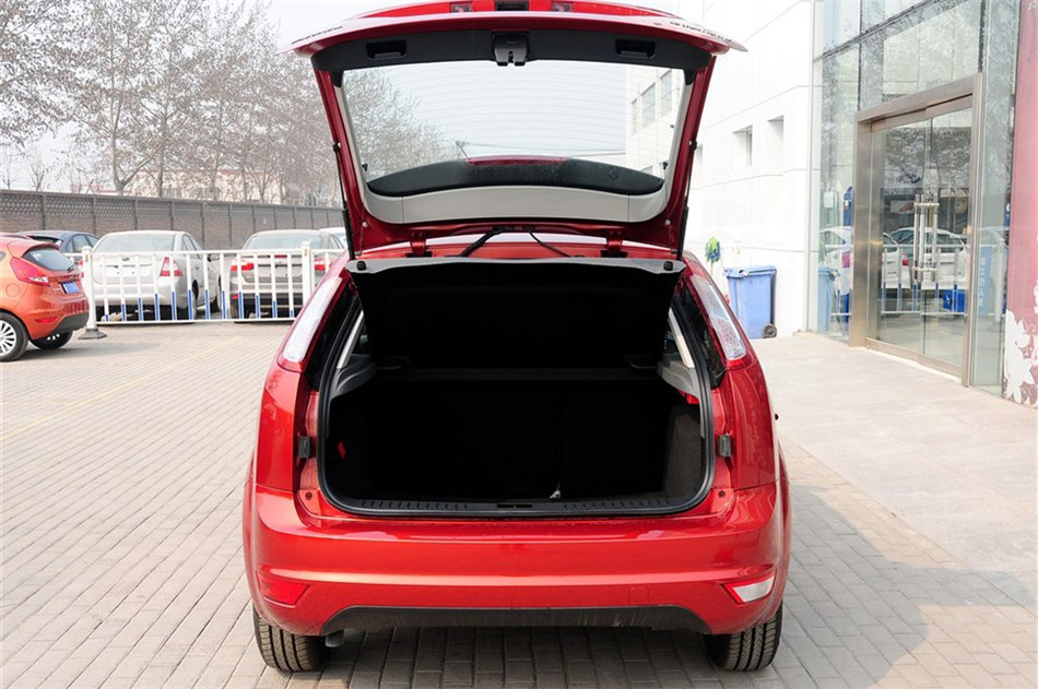 两厢 2013款 1.8L AT 基本型 座椅空间