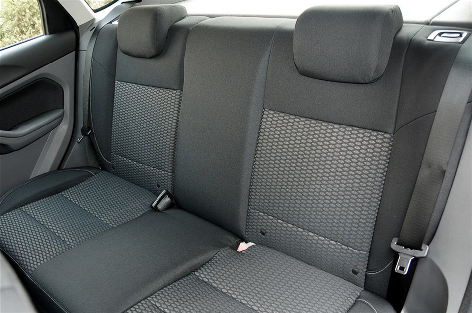 两厢 2013款 1.8L AT 基本型 座椅空间