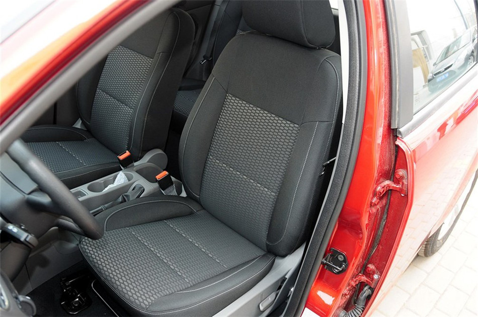 两厢 2013款 1.8L AT 基本型 座椅空间