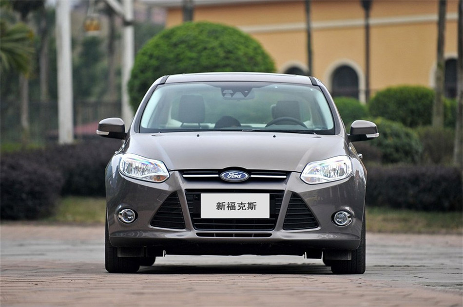 三厢 2012款 2.0L AT 旗舰型 外观