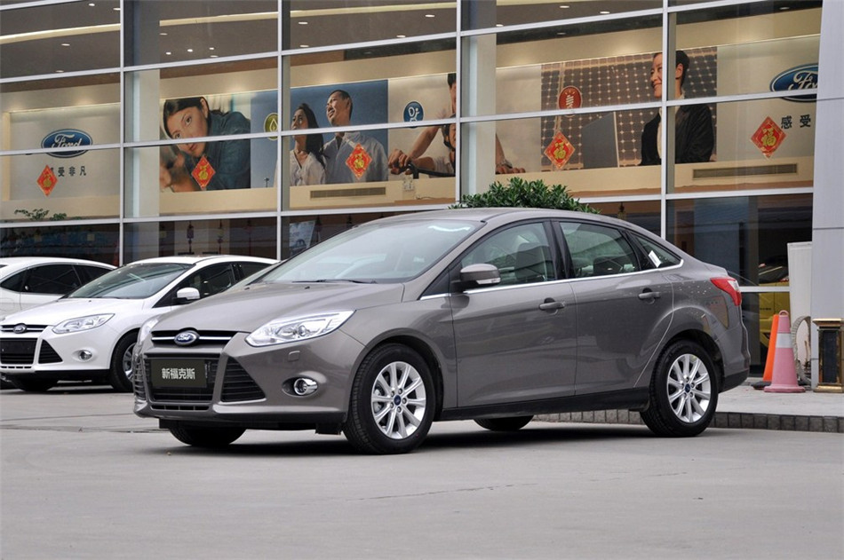 三厢 2012款 2.0L AT 旗舰型 外观