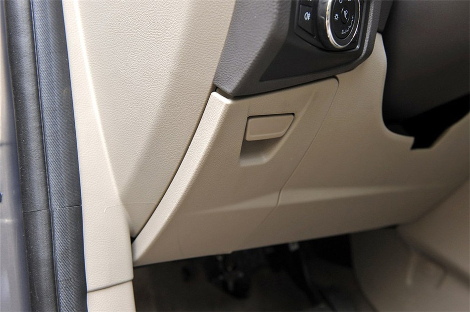 三厢 2012款 2.0L AT 旗舰型 内饰