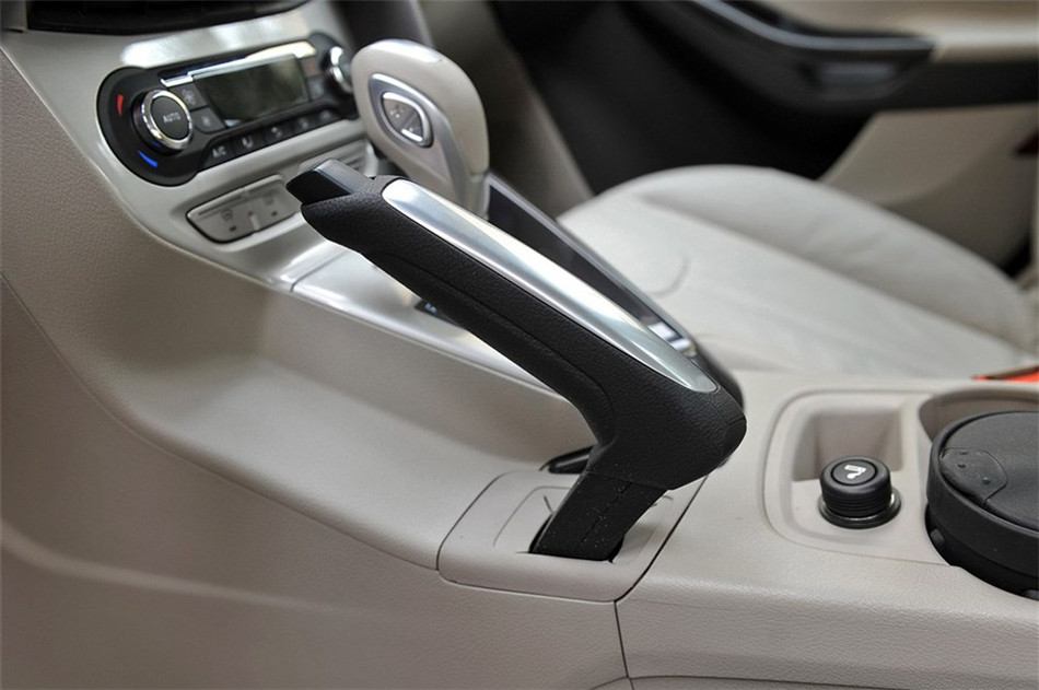 三厢 2012款 2.0L AT 旗舰型 座椅空间