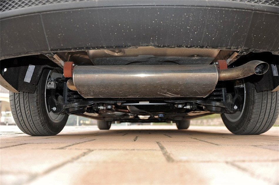 三厢 2012款 2.0L AT 旗舰型 引擎底盘