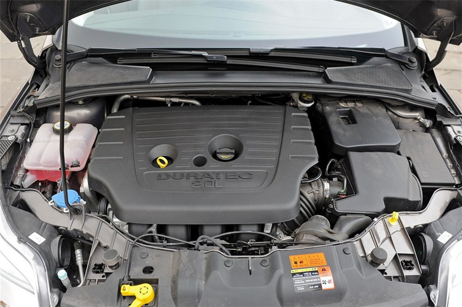 三厢 2012款 2.0L AT 旗舰型 引擎底盘